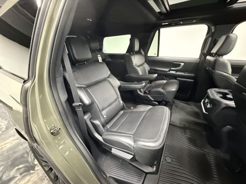 Used 2025 Ford Expedition Platinum w/ Platinum Ultimate Package AWD/4WD image 25