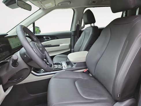 Used 2024 Kia Carnival SX FWD image 9
