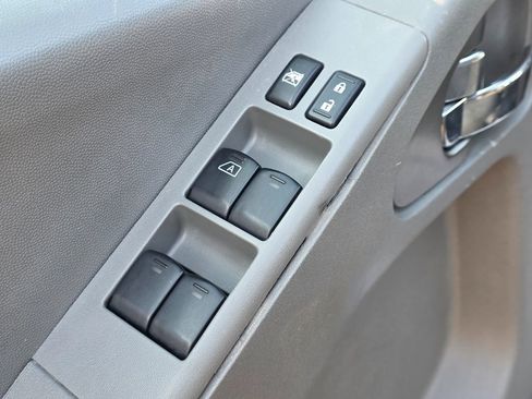 Used 2021 Nissan Frontier SV w/ Midnight Edition Floor Mats image 14