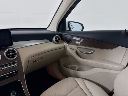 Used 2021 Mercedes-Benz GLC 300 4MATIC image 24