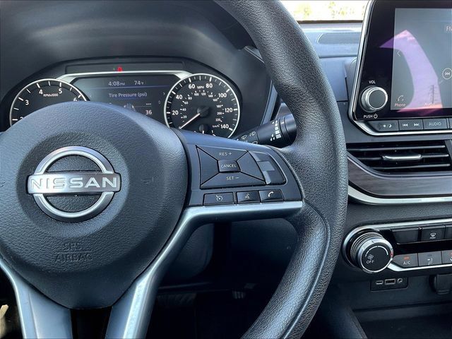 Used 2025 Nissan Altima 2.5 SV FWD image 14