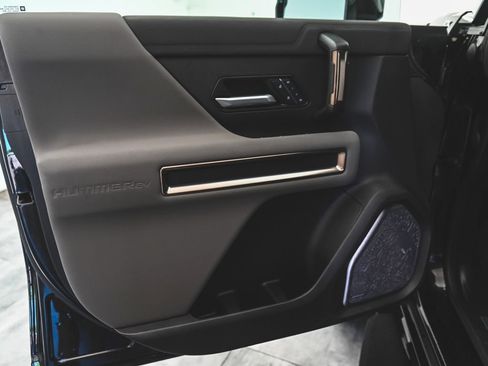 Used 2024 GMC Hummer EV 2X AWD/4WD image 8