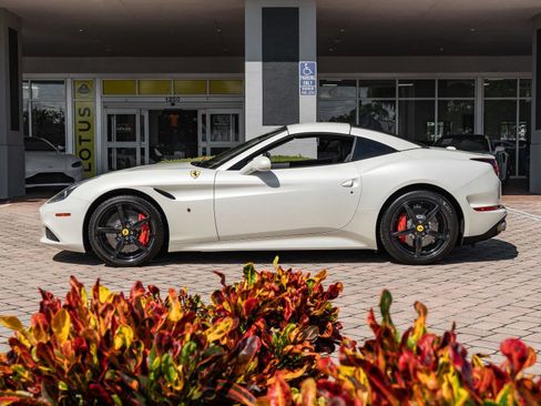 Used 2015 Ferrari California T image 34