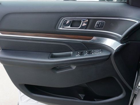 Used 2017 Ford Explorer Limited image 21