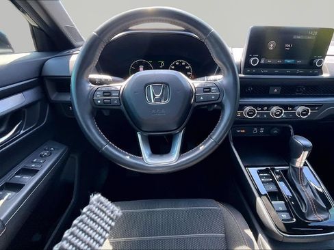 Used 2025 Honda CR-V Sport image 9