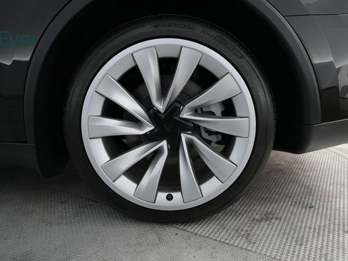 Used 2026 Tesla Model Y 2WD image 9