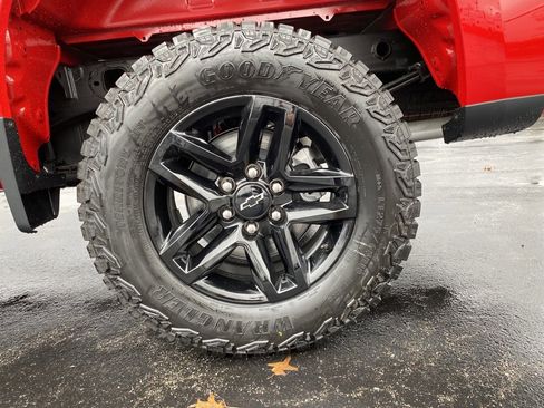 New 2025 Chevrolet Silverado 1500 Custom Trail Boss w/ Dark Appearance Package image 31