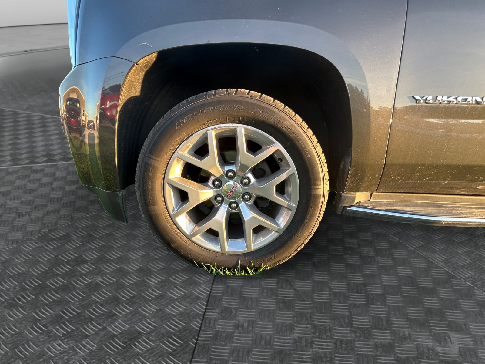 Used 2019 GMC Yukon SLT w/ Open Road Package AWD/4WD image 14