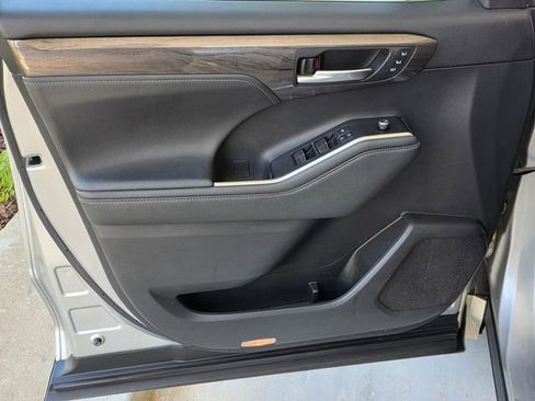 Used 2021 Toyota Highlander Limited image 37