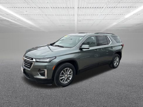 Used 2023 Chevrolet Traverse LT image 2