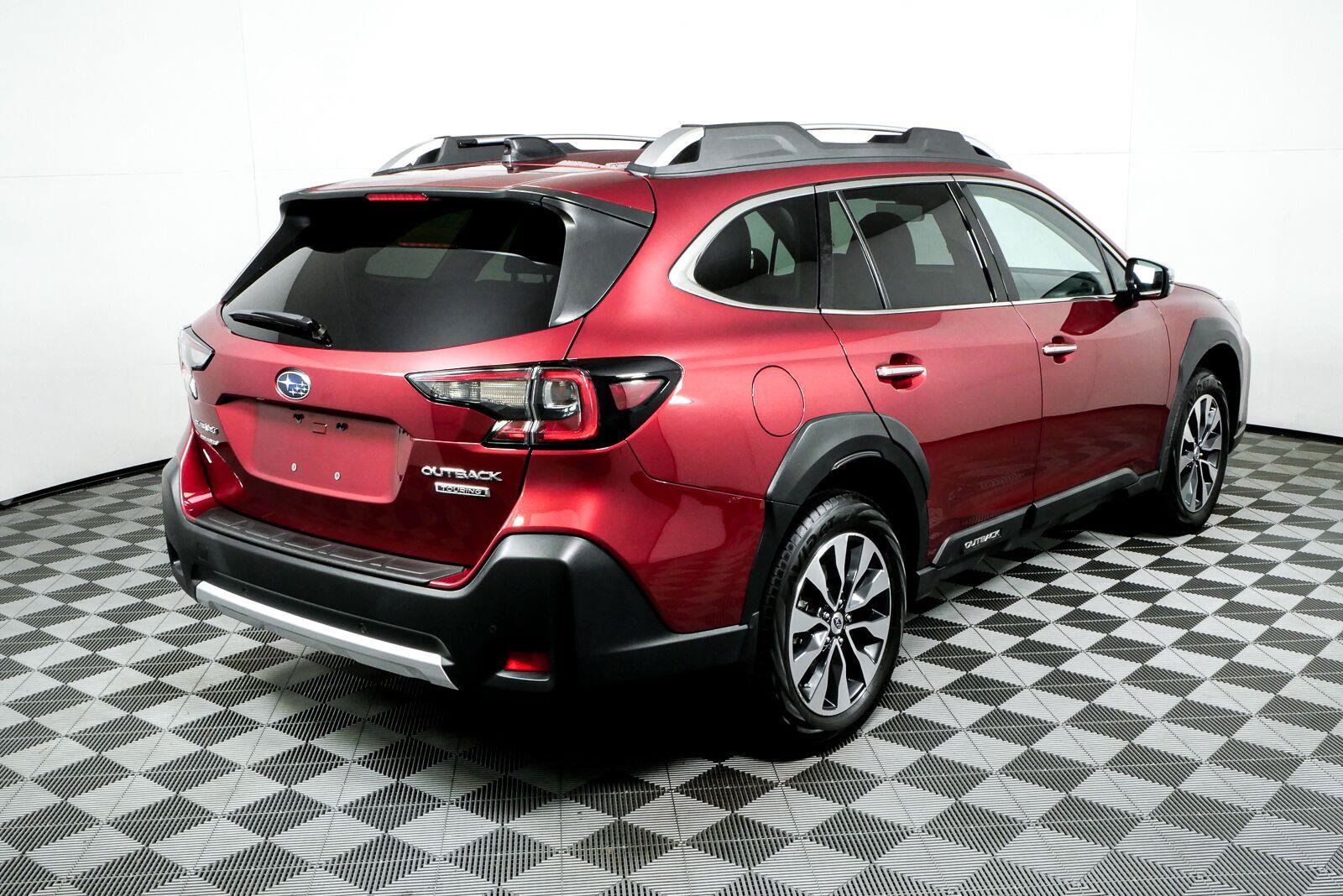 Used 2024 Subaru Outback Touring AWD/4WD image 3