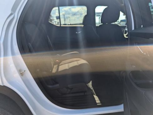 Used 2023 Chevrolet Traverse LT FWD image 5