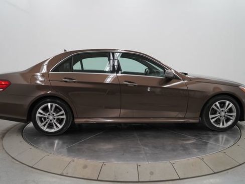 Used 2014 Mercedes-Benz E 250 BlueTEC 4MATIC Sedan image 8