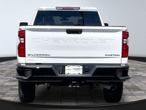 Used 2022 Chevrolet Silverado 2500 Custom AWD/4WD image 4