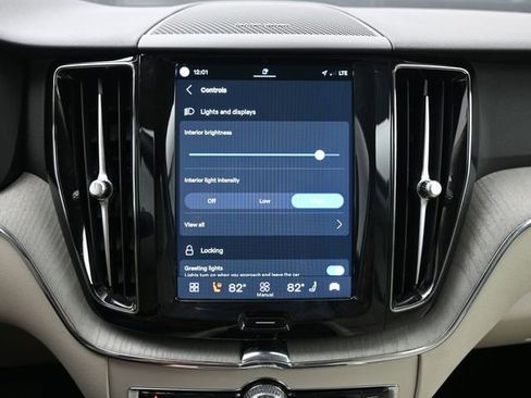 Used 2024 Volvo XC60 B5 Plus w/ Protection Package Premier image 16