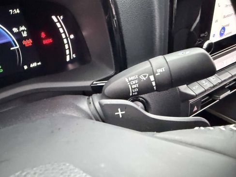 Used 2025 Toyota Camry SE image 28