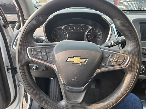 Used 2022 Chevrolet Equinox LS w/ LS Convenience Package FWD image 9