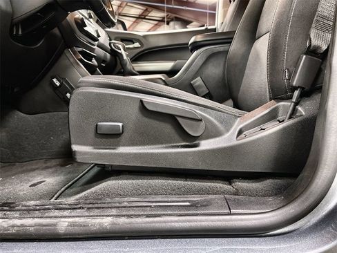 Used 2022 Chevrolet Colorado LT w/ LT Convenience Package image 12