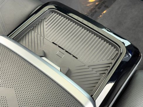 Used 2023 BMW i7 xDrive60 image 42