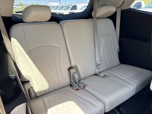 Used 2023 Buick Enclave Avenir w/ Avenir Technology Package image 34