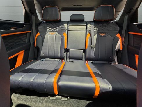 Used 2024 Bentley Bentayga image 27