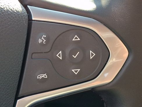 Used 2023 Chevrolet Traverse LT AWD/4WD image 24