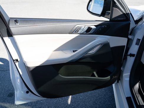 Used 2020 BMW X6 xDrive40i w/ M Sport Package image 24