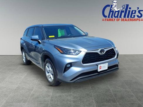 Certified 2023 Toyota Highlander LE FWD image 3