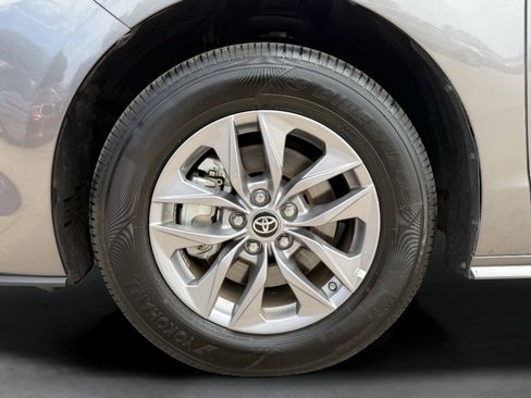 Used 2024 Toyota Sienna LE image 12