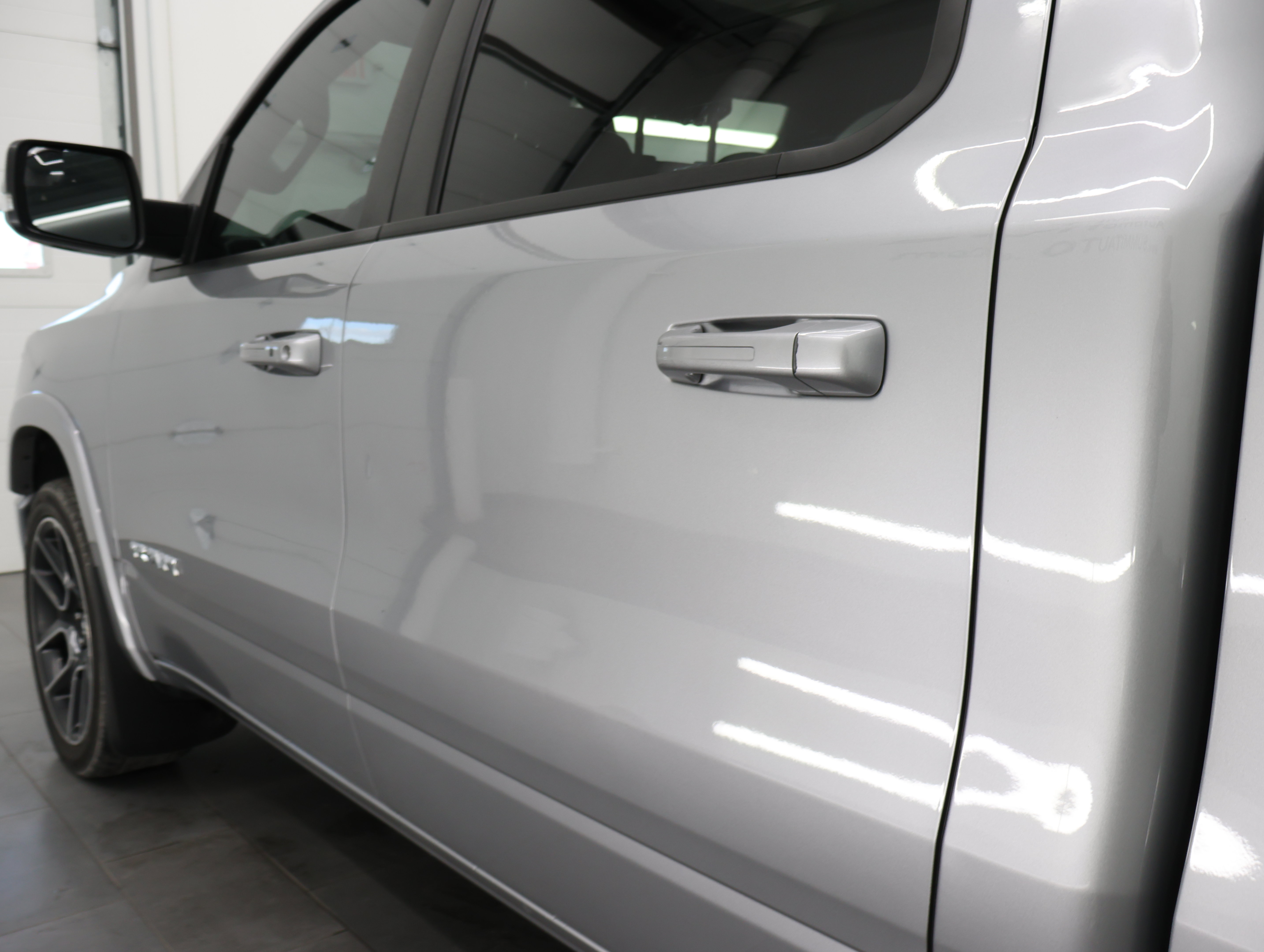 Used 2020 RAM 1500 Laramie AWD/4WD image 32