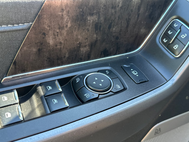 Used 2023 Ford F250 Lariat w/ Lariat Ultimate Package AWD/4WD image 24