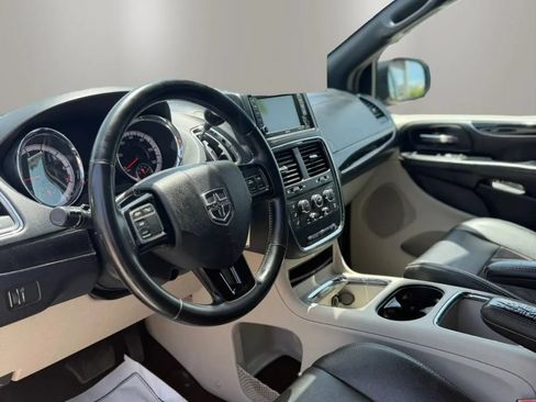 Used 2020 Dodge Grand Caravan SXT FWD image 10