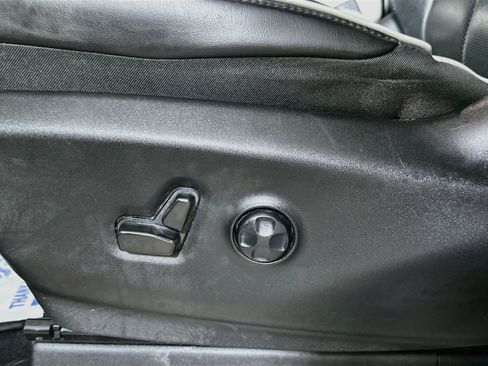 Used 2023 Chrysler Pacifica Limited FWD image 19