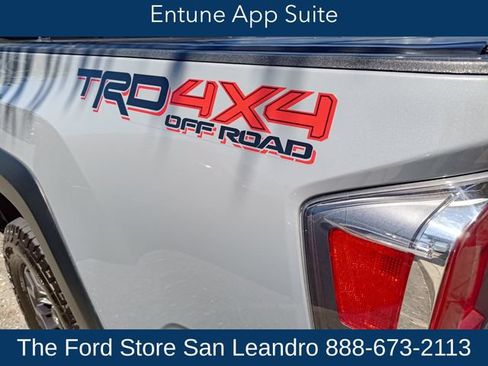 Used 2018 Toyota Tacoma TRD Off-Road w/ Technology Package AWD/4WD image 19