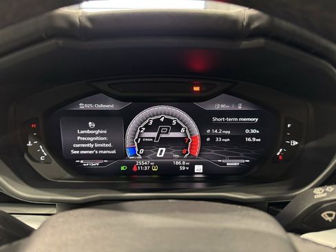 Used 2020 Lamborghini Urus image 25