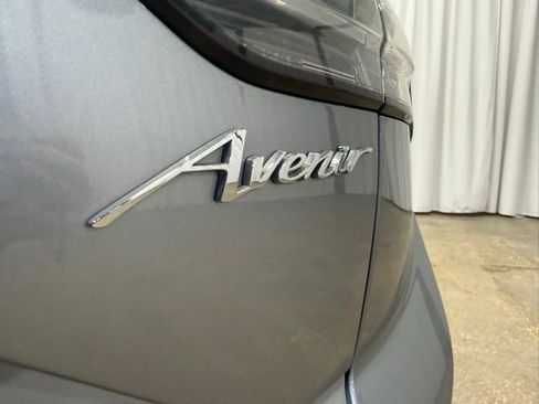 Used 2023 Buick Envision Avenir image 32