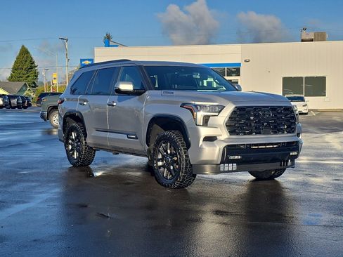 Used 2024 Toyota Sequoia image 2