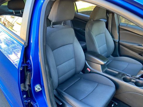 Used 2019 Chevrolet Cruze LT w/ Convenience Package FWD image 48