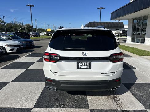 Used 2025 Honda Pilot Black Edition image 4