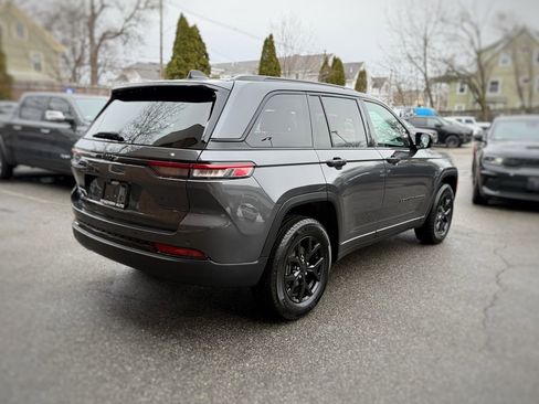 Used 2024 Jeep Grand Cherokee Altitude image 8