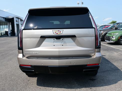 Used 2025 Cadillac Escalade Sport Platinum image 7