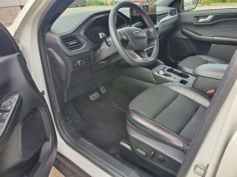 Used 2023 Ford Escape ST-Line w/ Tech Pack #1 AWD/4WD image 5
