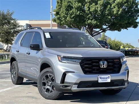 New 2025 Honda Pilot TrailSport image 2