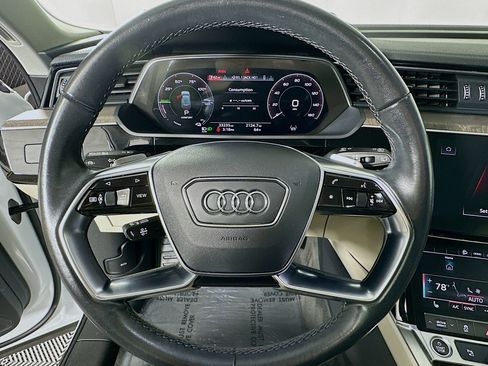 Used 2024 Audi Q8 e-tron Premium image 19