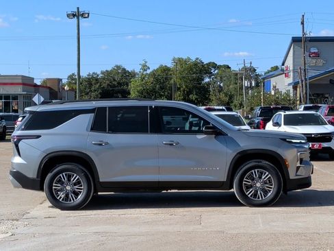 New 2025 Chevrolet Traverse LT w/ LPO, Floor Liner Package image 9