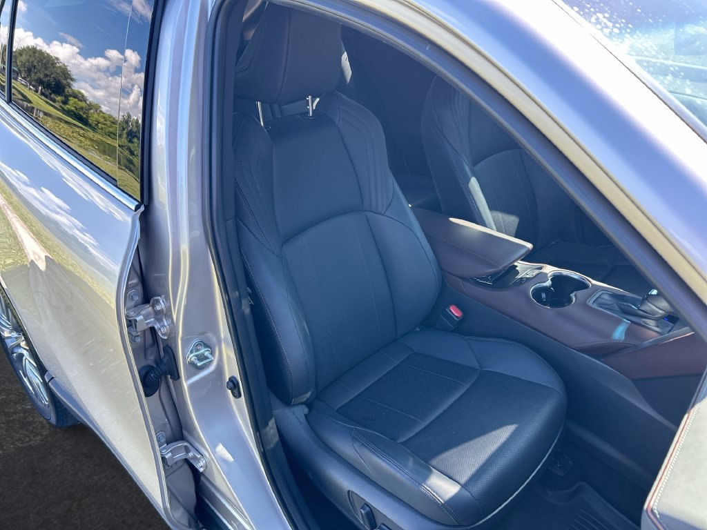 Used 2024 Toyota Venza Limited AWD/4WD image 33