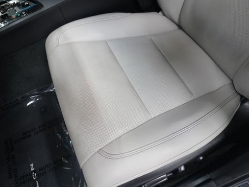 Used 2016 Toyota Avalon Limited w/ Toyota Safety Sense Package FWD image 11