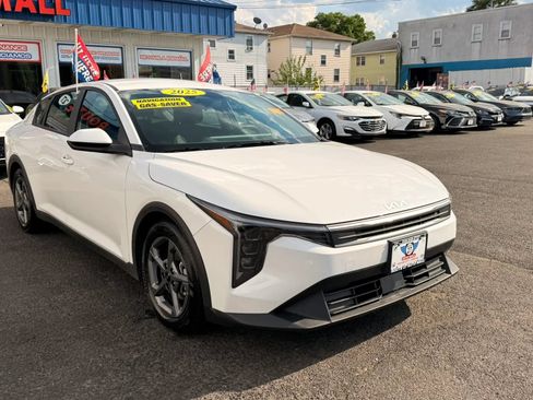 Used 2025 Kia K4 FWD image 2