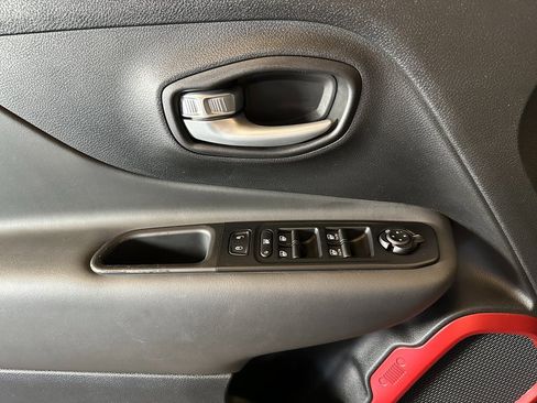 Used 2023 Jeep Renegade Trailhawk w/ Trailhawk Elite Group image 20