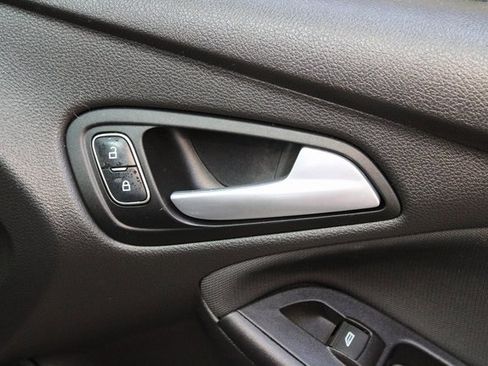 Used 2017 Ford Focus SE image 9